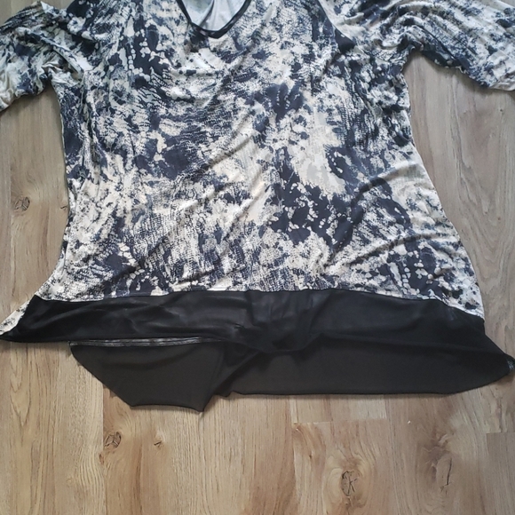 EUC Asymmetrical Hem Top 3x - Picture 2 of 3